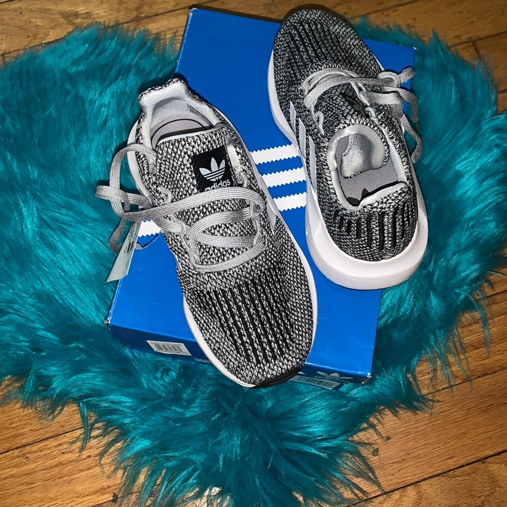 Kids sneakers